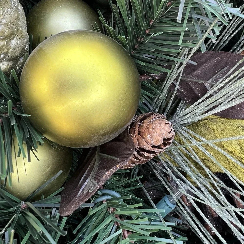 Kirkland 9' Pre-lit LED Greenery Holiday 9 FT Garland - Stunning Piece